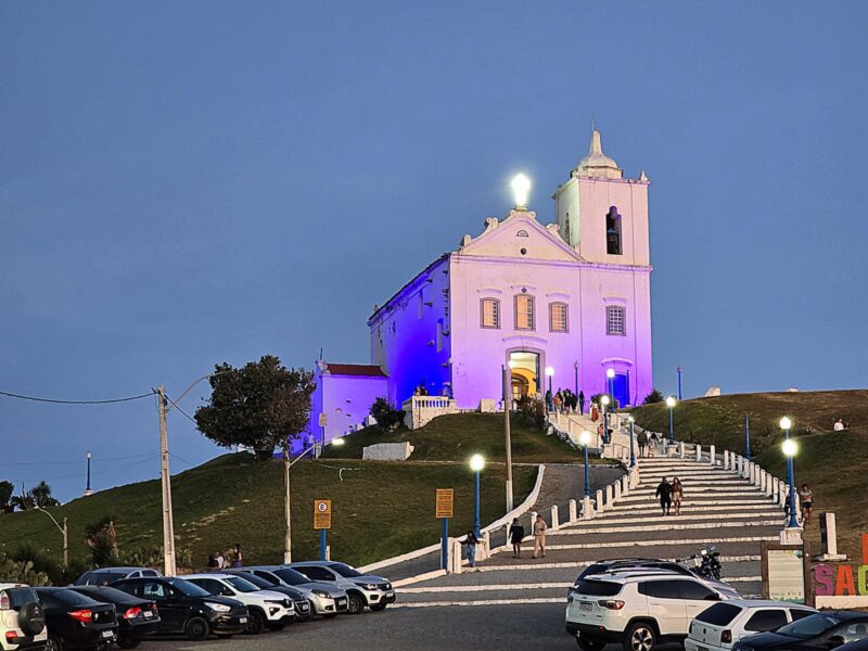 Fachada Igreja em Saquarema à noite